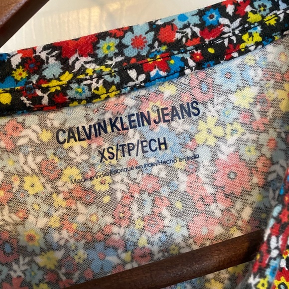 Calvin Klein floral top - Picture 3 of 3